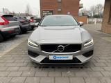 Volvo V60 B4 Core Kombi Benzin EU6d MHEV Navi Digitale - silberne Volvo V60