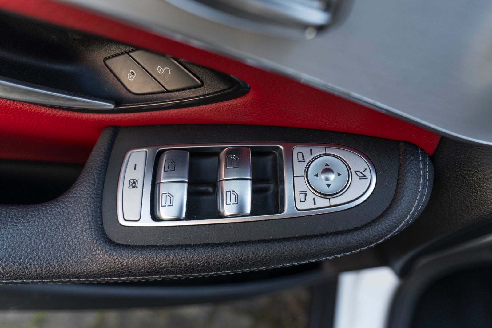 Fahrzeugabbildung Mercedes-Benz GLC 300 AMG-LINE BURMESTER LED 360° SHZ PANO