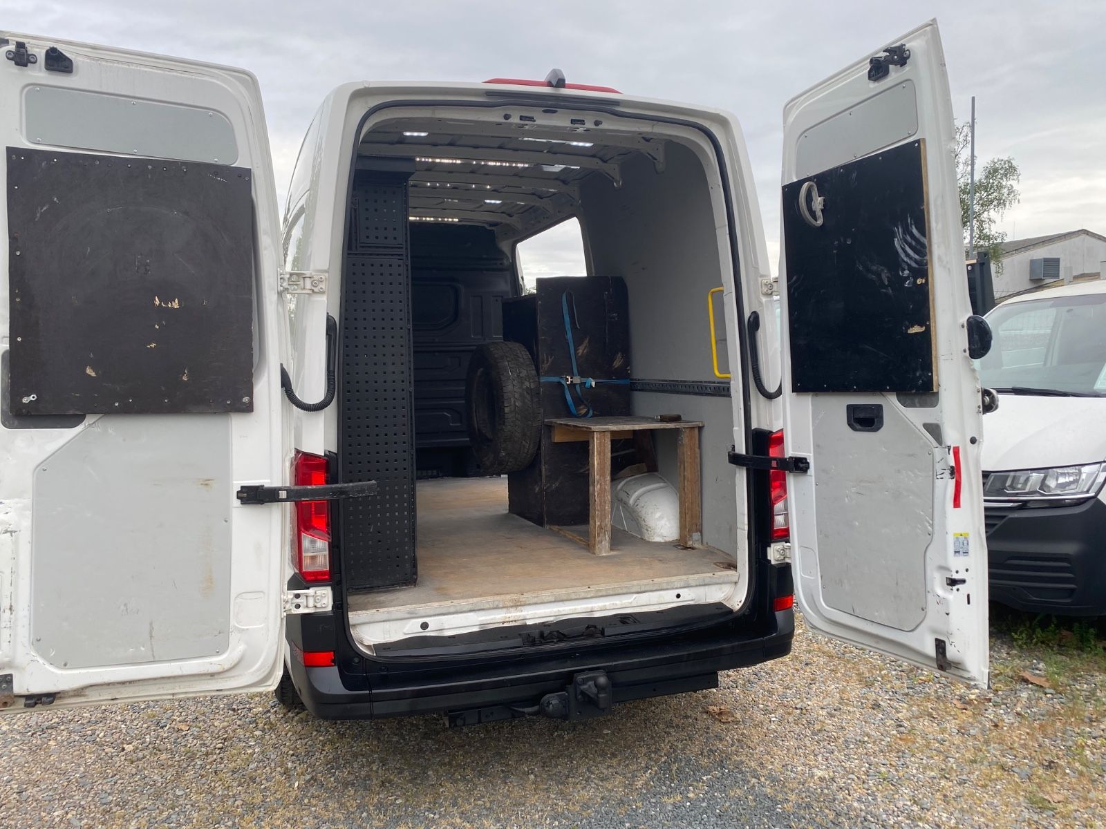 Fahrzeugabbildung Volkswagen Crafter Kasten L3H2,AHK-3500t,Regal,Garantie