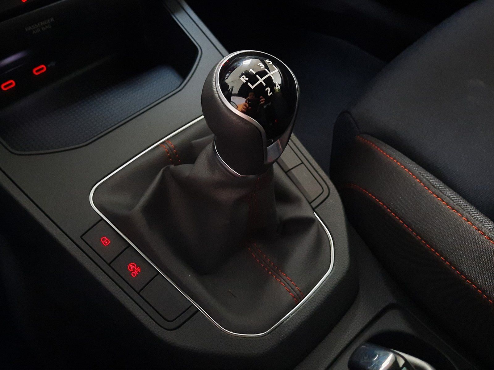 Fahrzeugabbildung SEAT Ibiza FR *LED*Einparkh.*Sitzhzg.*AppConnect*