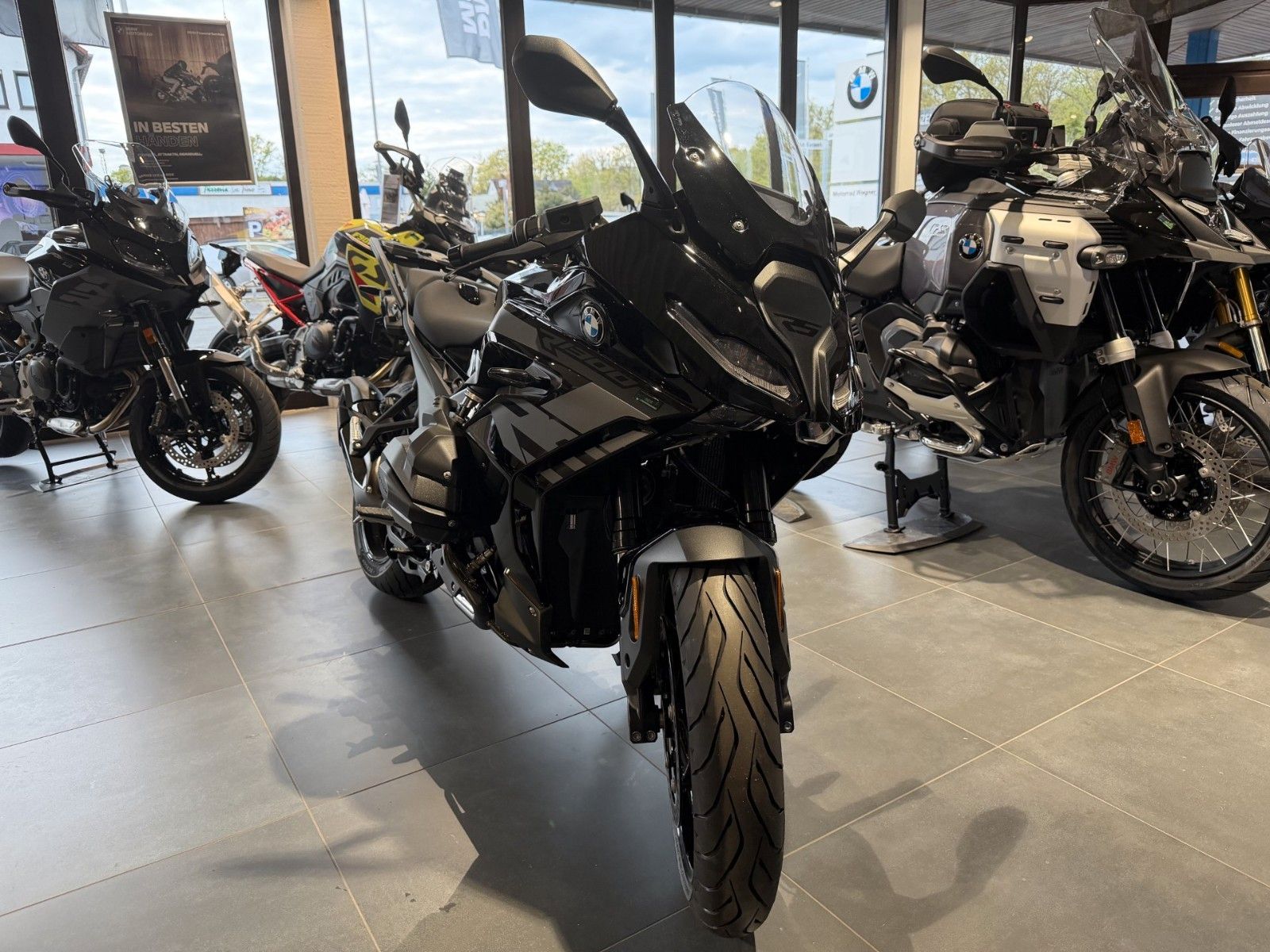 Fahrzeugabbildung BMW R 1300 RS ASA Triple Black 4 Pakete
