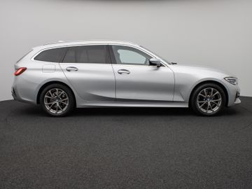 Fahrzeugabbildung BMW 320d xDLuxury Line DAB HiFi PDC Stop&Go Komfort