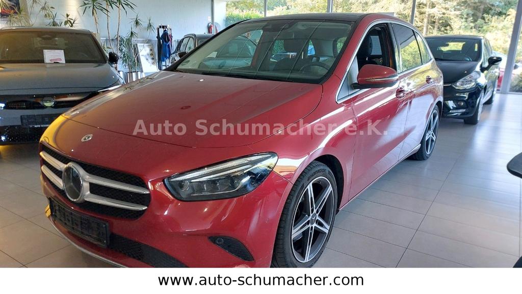 Mercedes-Benz B 180