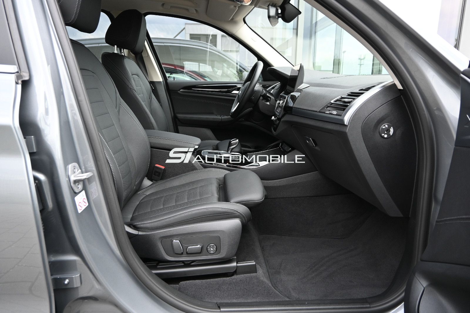 Fahrzeugabbildung BMW X3 xDr.20d °AHK°HUD°MEMO°SITZKLIMA°STANDHZG°360°