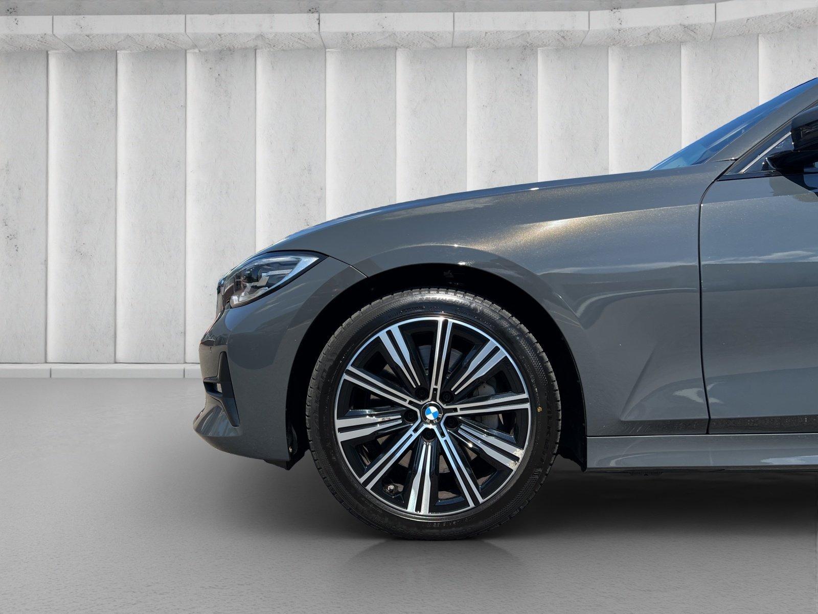 BMW 3er - 330 i Sport Line*Headup*Schiebedach