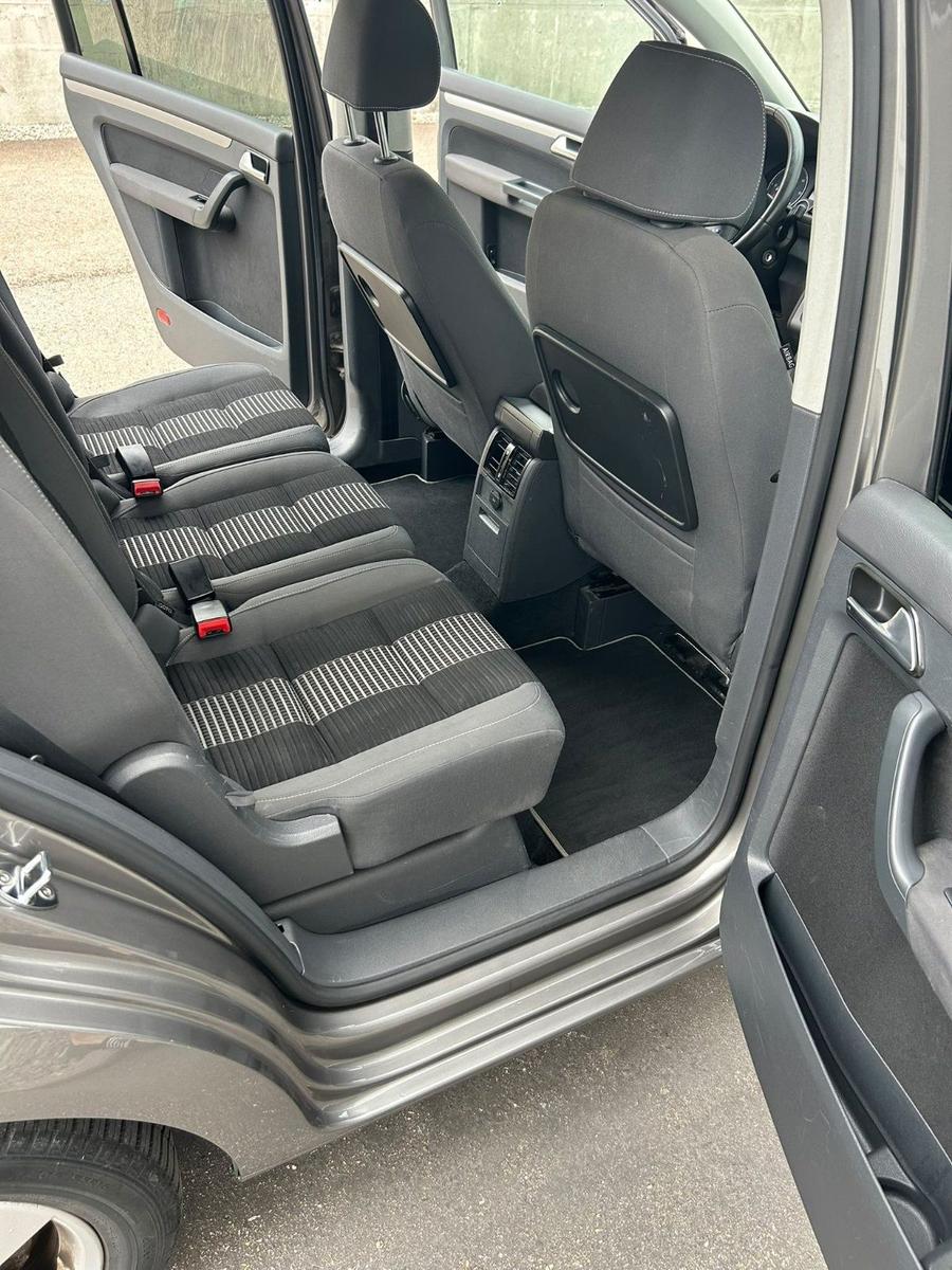 Volkswagen Touran 2008 — photo 14