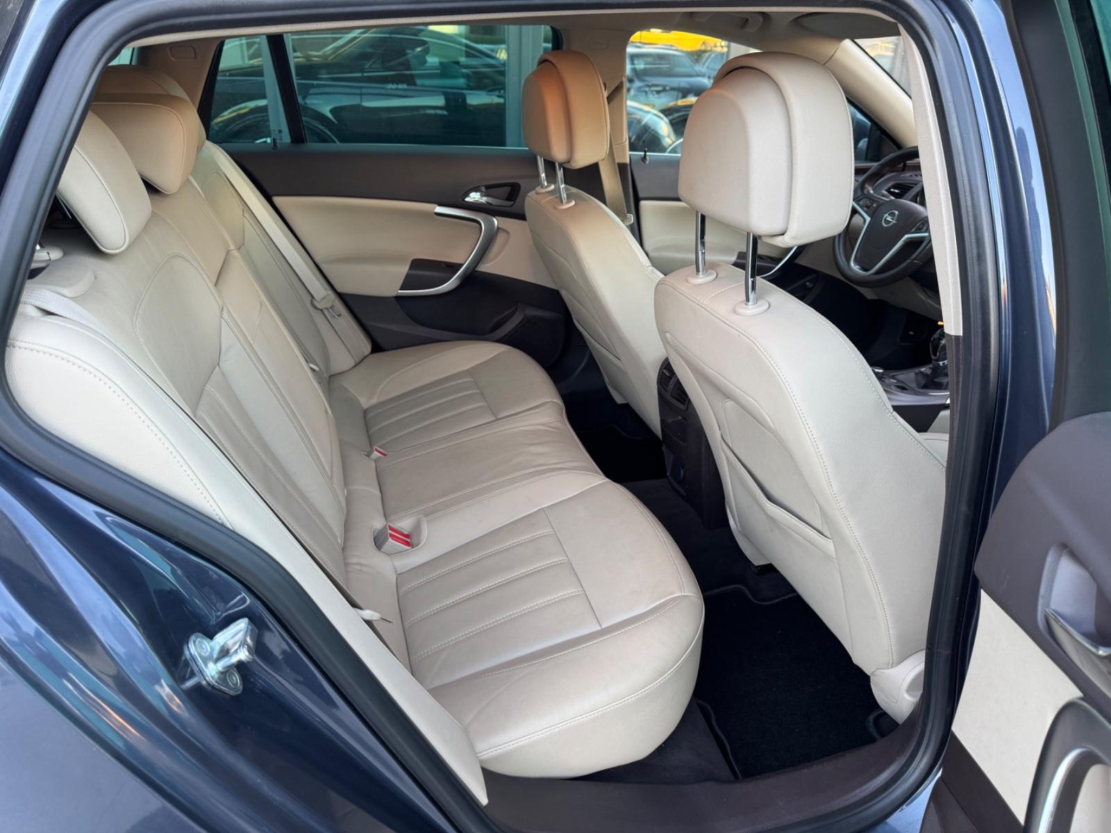 Opel Insignia 2009 — photo 14