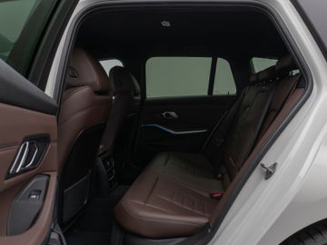 Fahrzeugabbildung BMW 320e 360°Laser DAB HiFi WLAN Komfort Alarm Sport