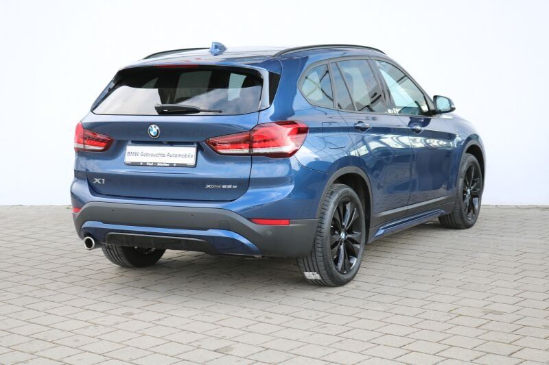 BMW X1 xDrive25e HUD/PANO/NAVI+/CAM/LED+/ HUD/PANO/N imagem 3