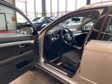 Audi A4 Avan 3.0 TDI quattro *SZHZ*PDC*TEMPOMAT*KLIMA