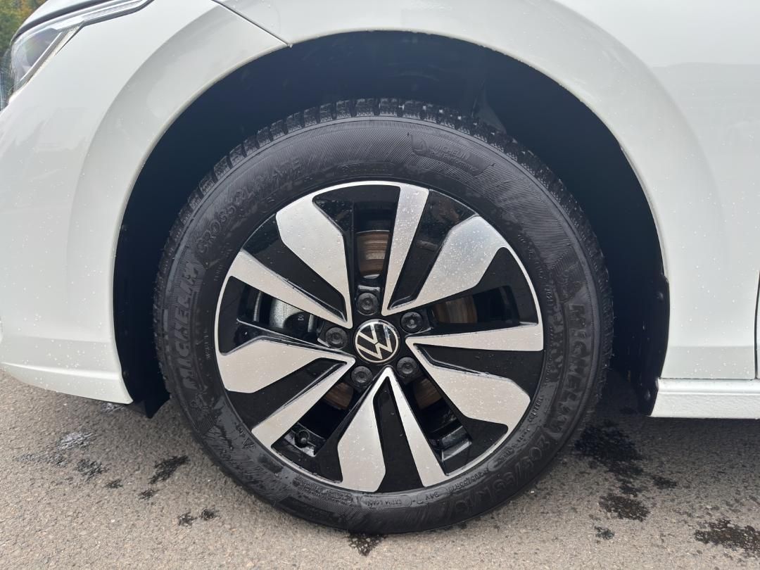 Fahrzeugabbildung Volkswagen Golf VIII 1.5 eTSI W Goal Kamera,LED,Matrix,Navi