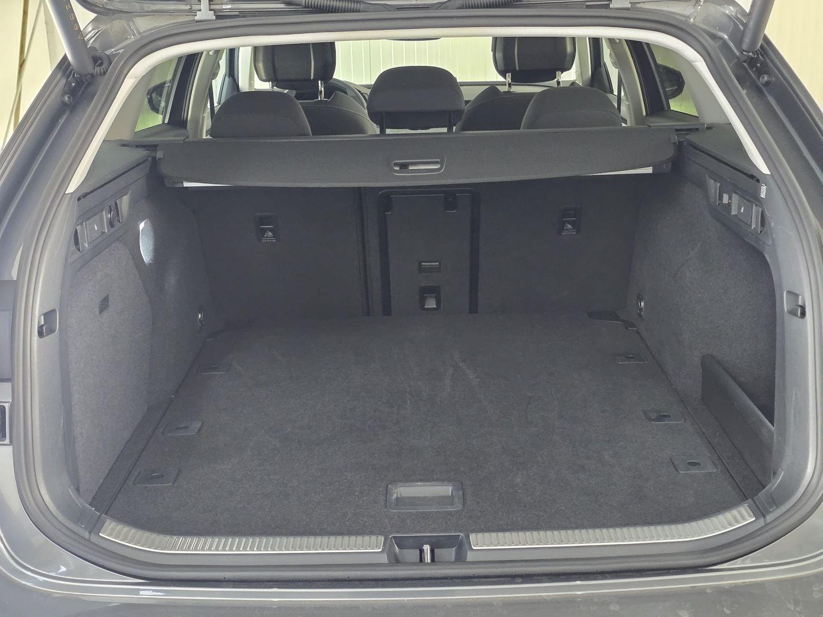 Fahrzeugabbildung SKODA Superb 2.0 TDI 4x4 Selection MATRIX*AHK*PANO*19"