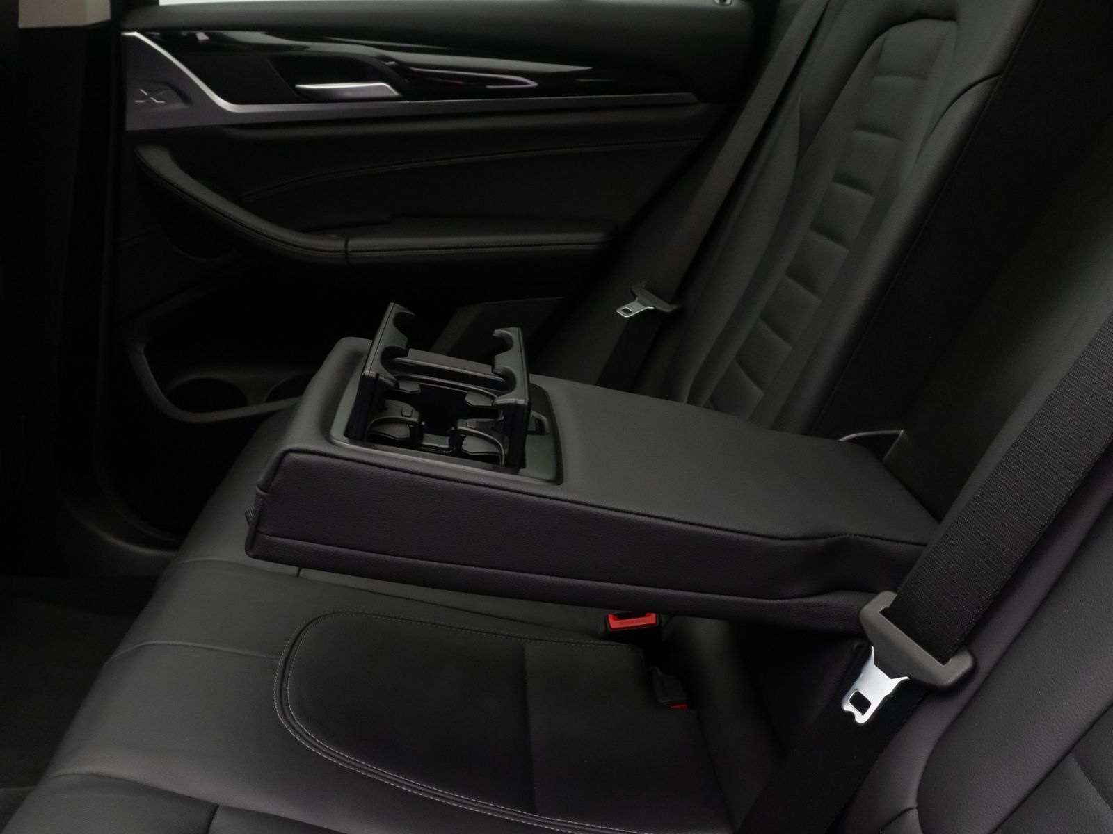 Fahrzeugabbildung BMW X3 xD30e Panorama 360&deg;HUD DAB HiFi AHK Komfort