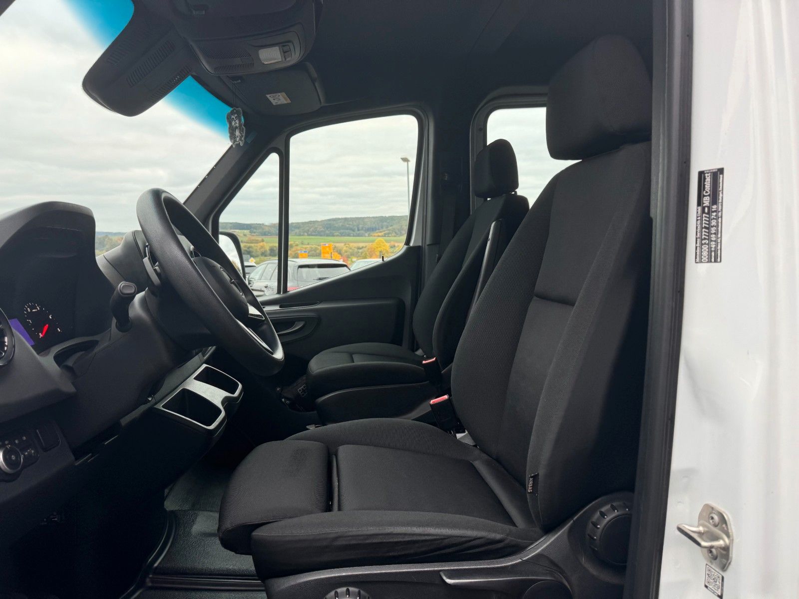 Fahrzeugabbildung Mercedes-Benz Sprinter 215 CDI DoKa 9G Klima AHK SHZ