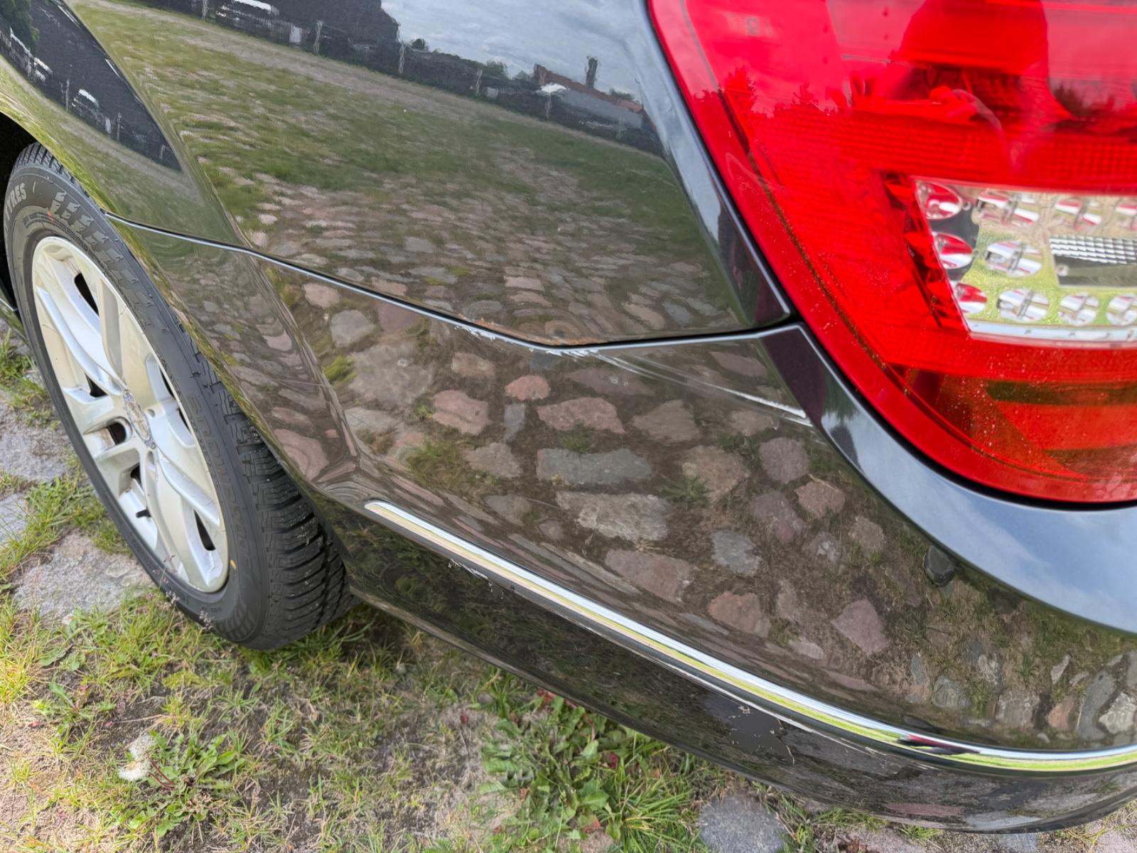 Mercedes-Benz C180 2011 — photo 10