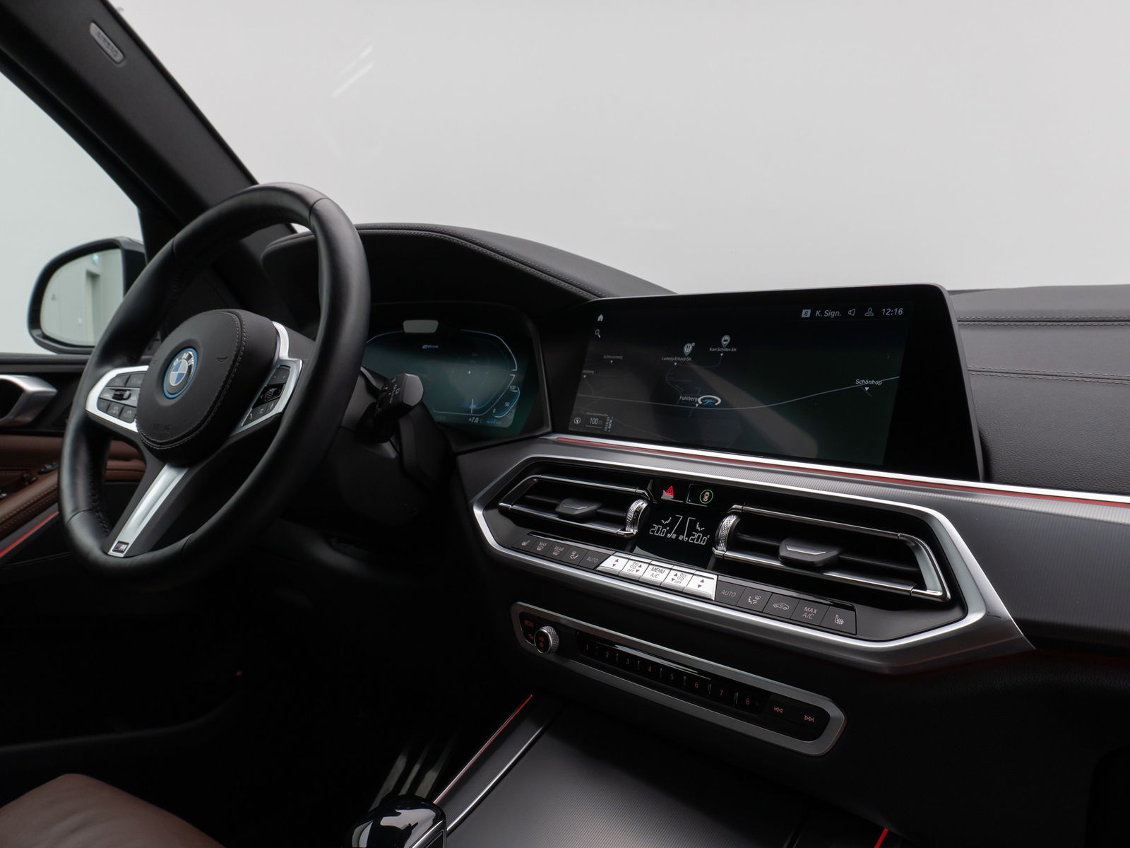 Fahrzeugabbildung BMW X5 xD45e M Sport Kamera Laser HUD DAB HiFi ACC