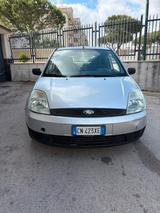 Ford Fiesta 1.2 16V 3P GHIA - Ford Fiesta aus 2004: Ghia