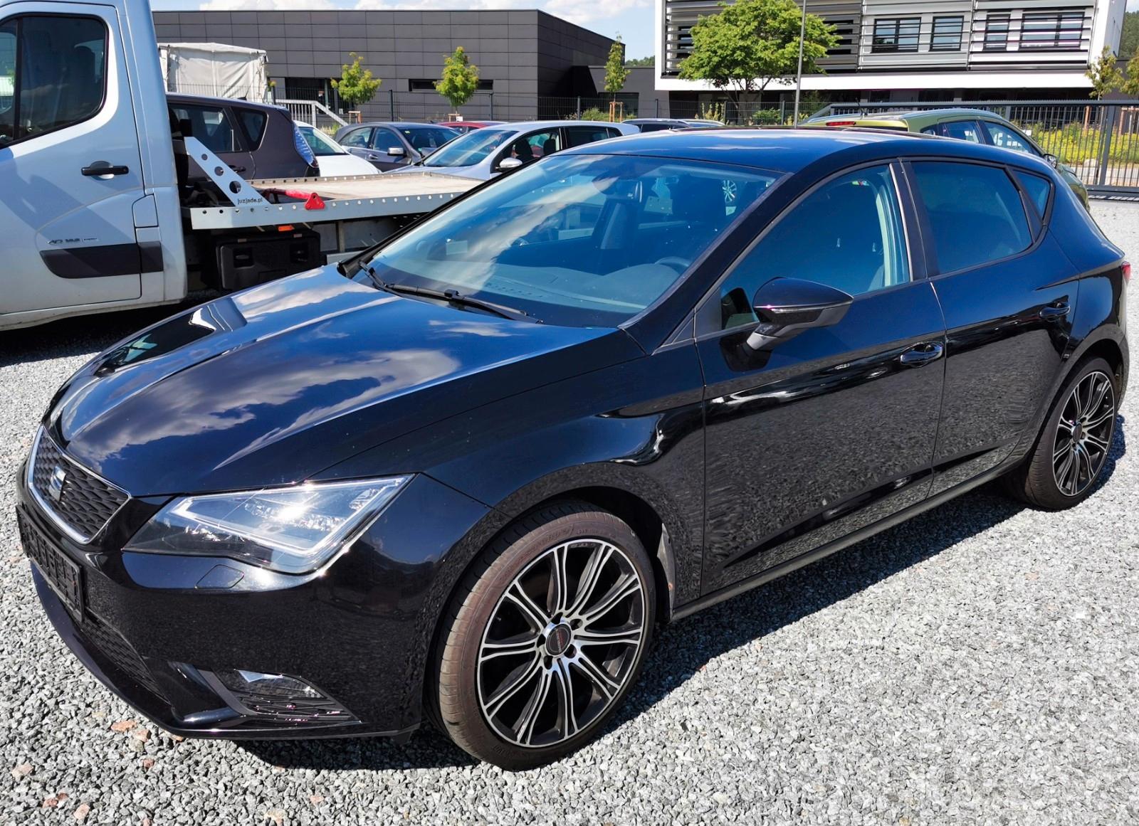 Seat Leon 2.0 TDI Style Lim. LED Navi SHZ PDC AHK LMF