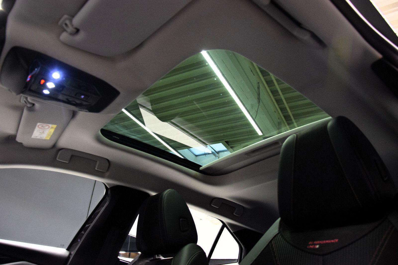 Fahrzeugabbildung DS Automobiles DS4 Performance Line Pano Sitzheizung