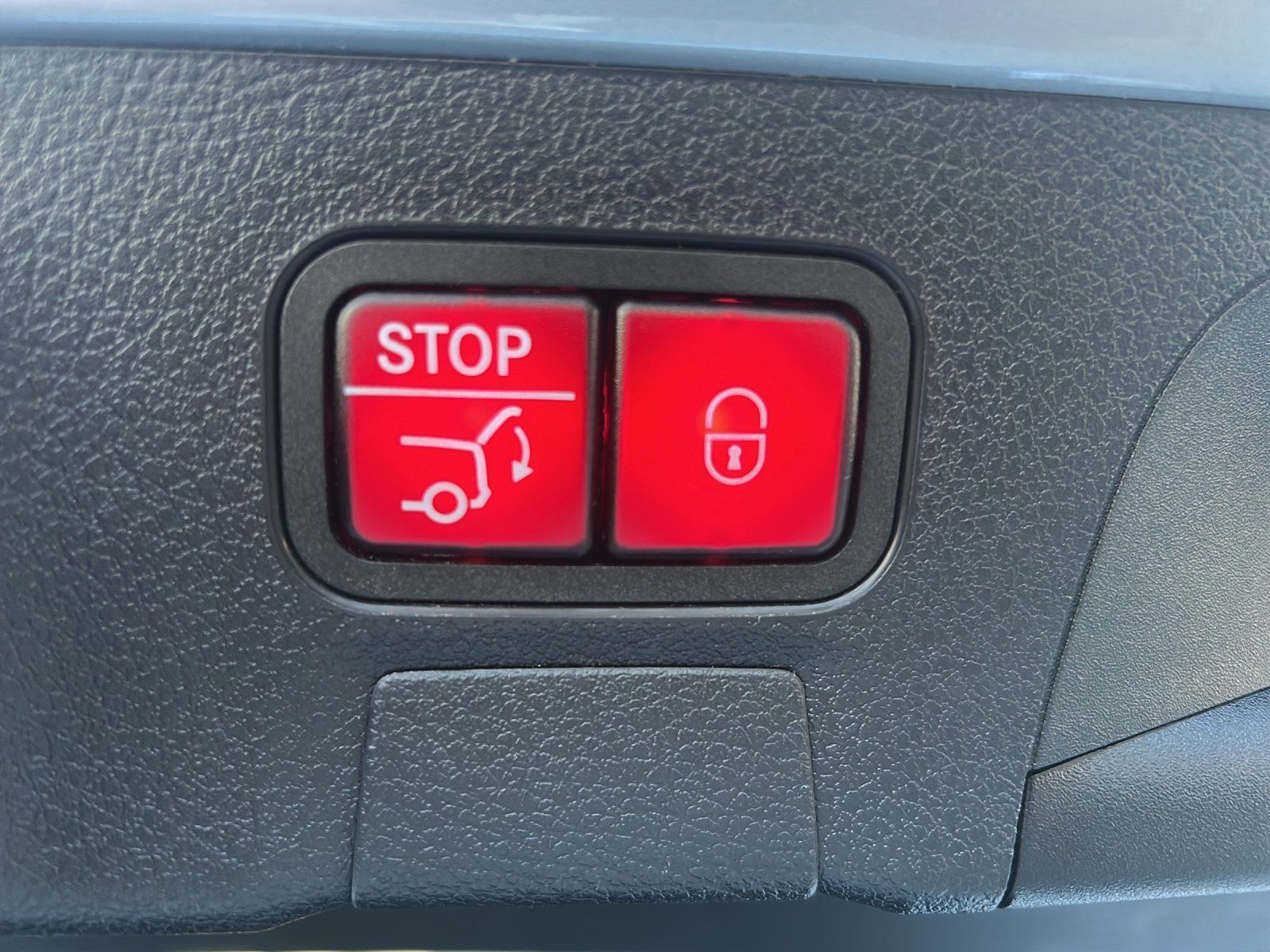 Fahrzeugabbildung Mercedes-Benz CLA220d SB Night DISTRO KeyGo AHK el.Heckkl MLED