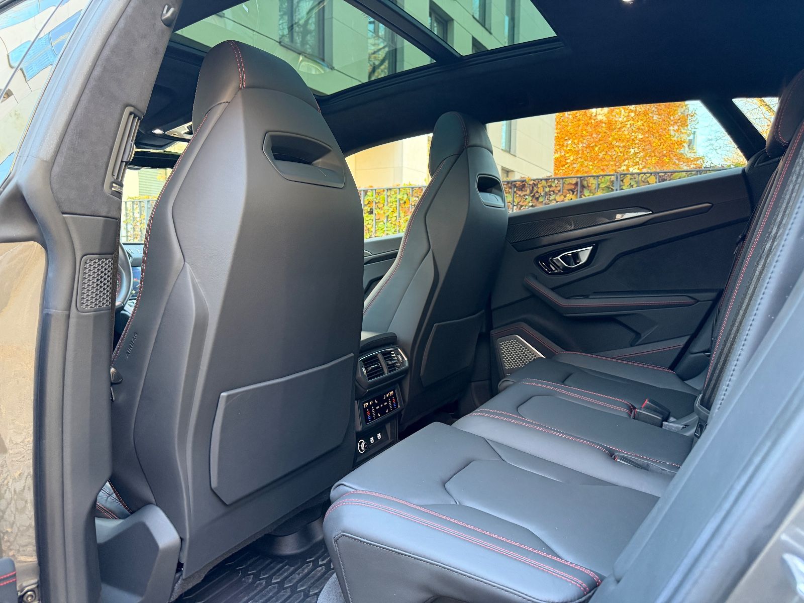 Fahrzeugabbildung Lamborghini Urus 4.0 AKRAPOVIČ*CARBON*PANO*HEADUP*B&O*MEMO*