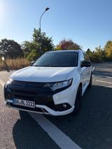 Mitsubishi Outlander 2.4 MIVEC PLUG-IN HYBRID 4WD Basis...