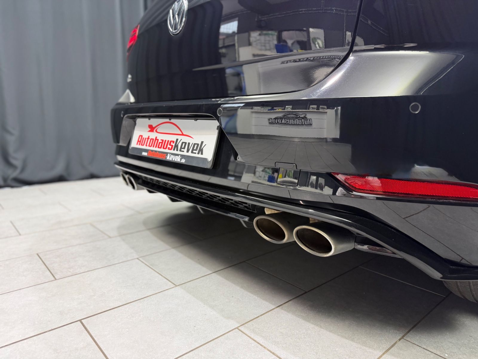 Fahrzeugabbildung Volkswagen Golf VII 2.0 R 4Motion |DSG|VIRTUAL|2.HAND