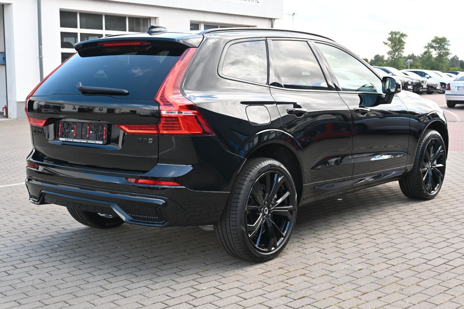 Fahrzeugabbildung Volvo XC60 B5 B Ultra Black Edition*LUFT*360°*Massage*