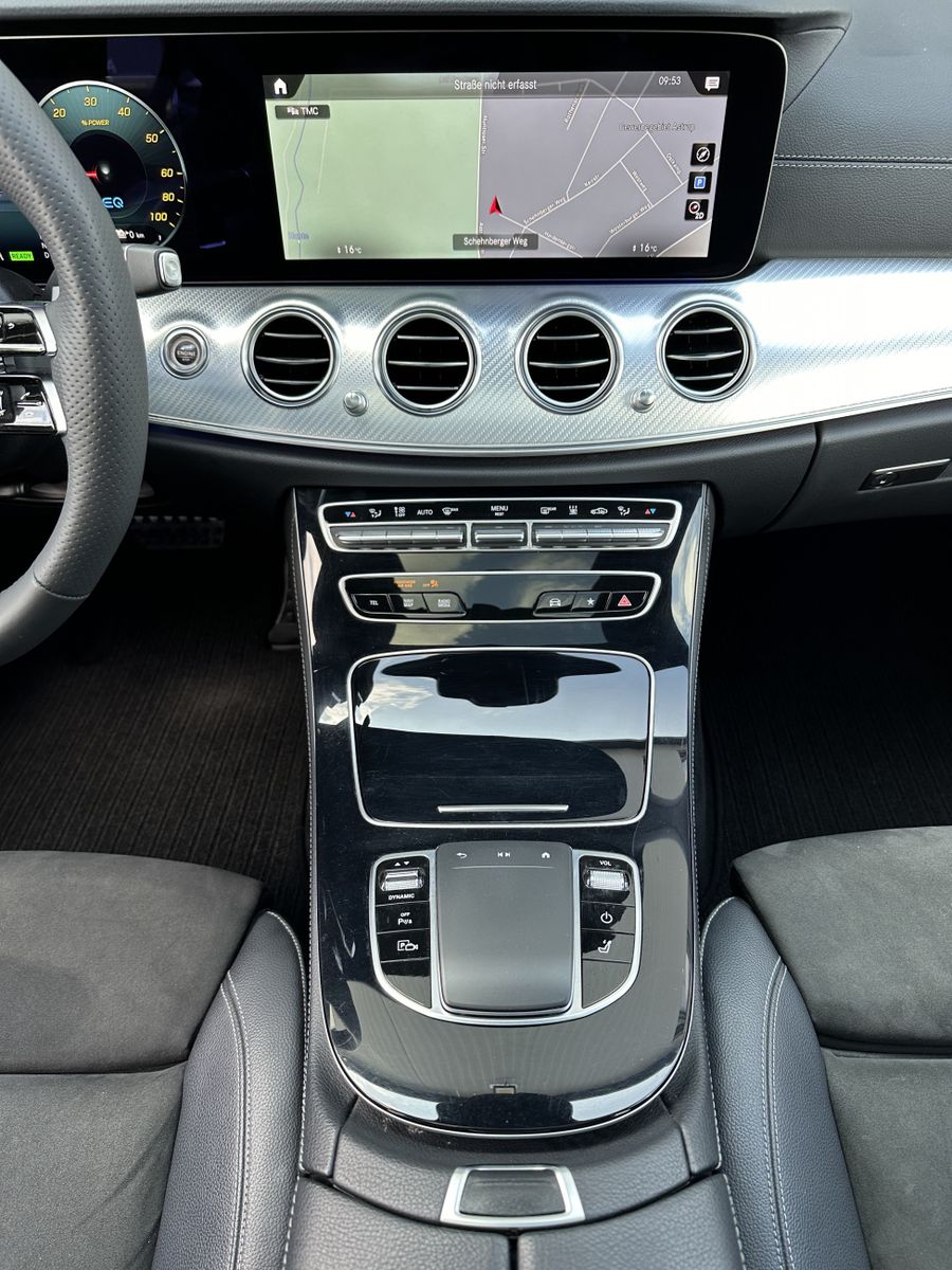 Fahrzeugabbildung Mercedes-Benz E 300de T 4Matic AMG-Line NAV+LED+AHK+PANO+WIDE