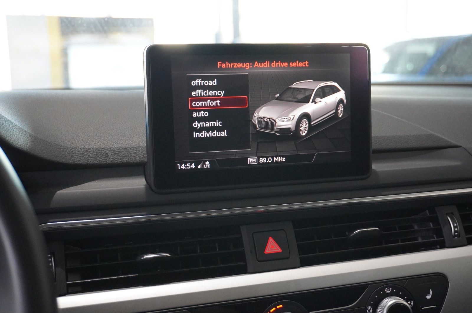 Fahrzeugabbildung Audi A4 Allroad quattro 45 TFSI LEDER/MMI/SHZ/LED/AHK