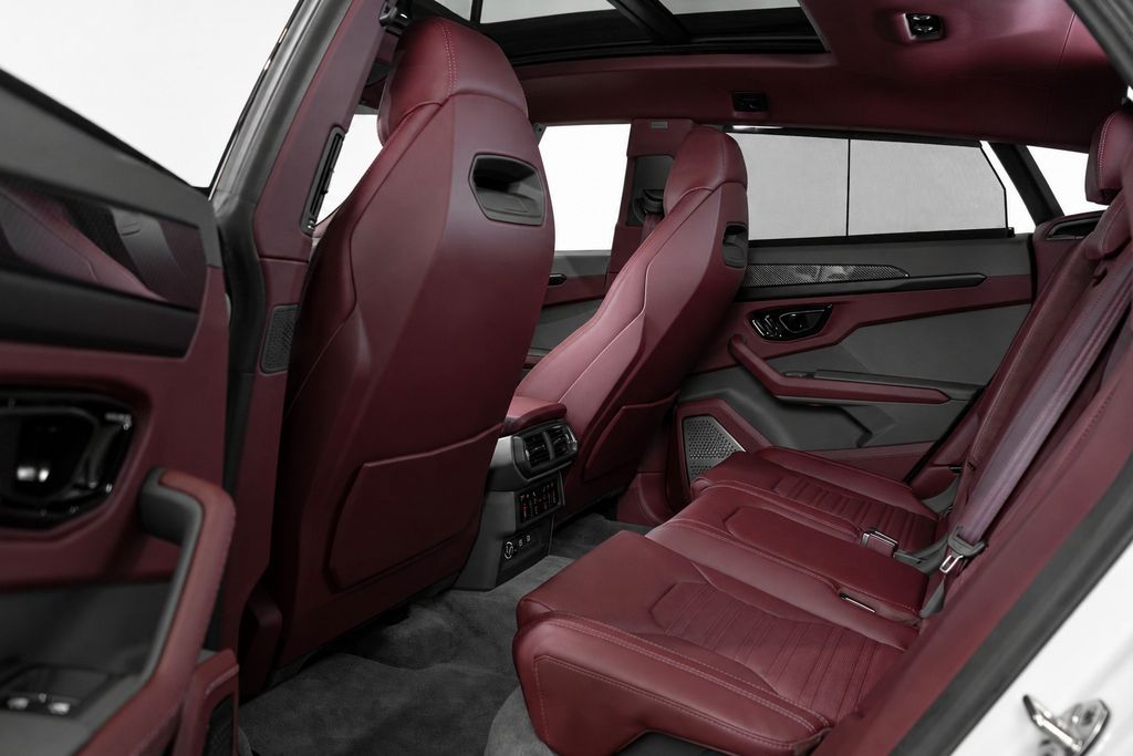 LAMBORGHINI Urus 2025
