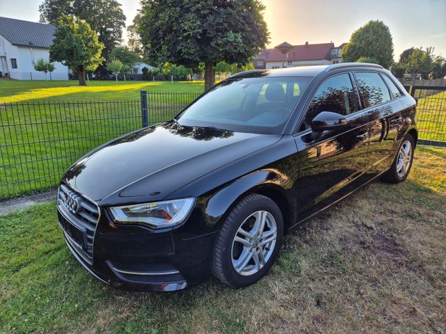 AUDI A3 1.4 TFSI Attraction Sportback Attraction
