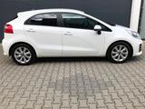 Kia Rio UEFA Euro Automatik PDc Klima Kamera Naviv. - Kia Rio mit Benzin-Antrieb: Automatik