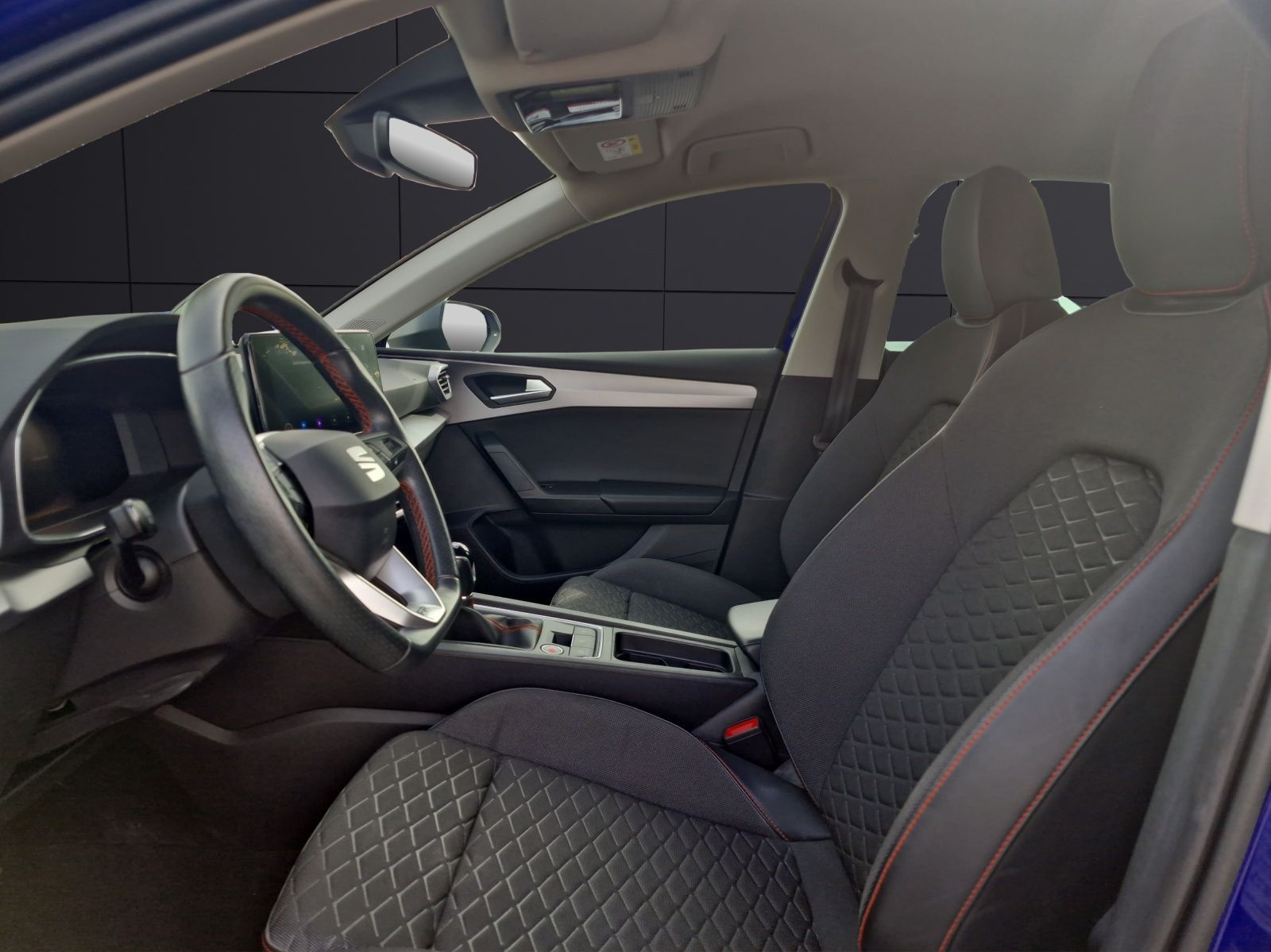 Fahrzeugabbildung SEAT Leon TSI FR LED Navi ACC Park-Assist SH LM ferti