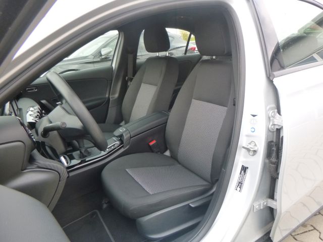 Fahrzeugabbildung Mercedes-Benz A 180 Limousine >NAV/LED/KAM/PDC/SHZ<