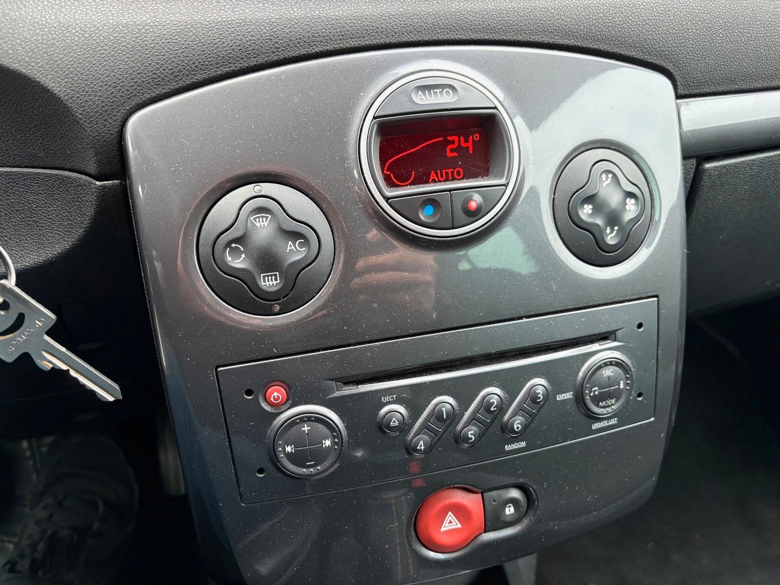 Fahrzeugabbildung Renault Clio III Exception 1.5 dCi Klima Leder TÜV 08/26