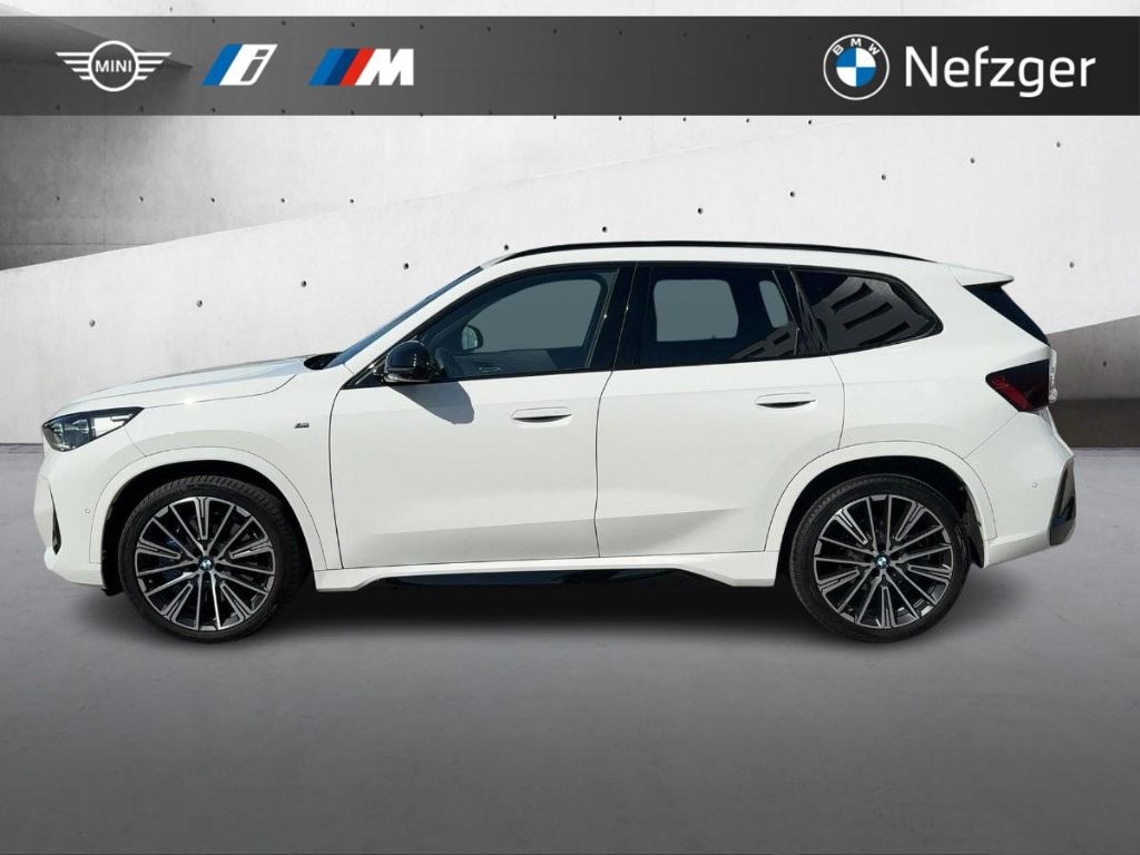 BMW X1 xDrive23i Head-Up M Sport Panorama Driving As foto 2