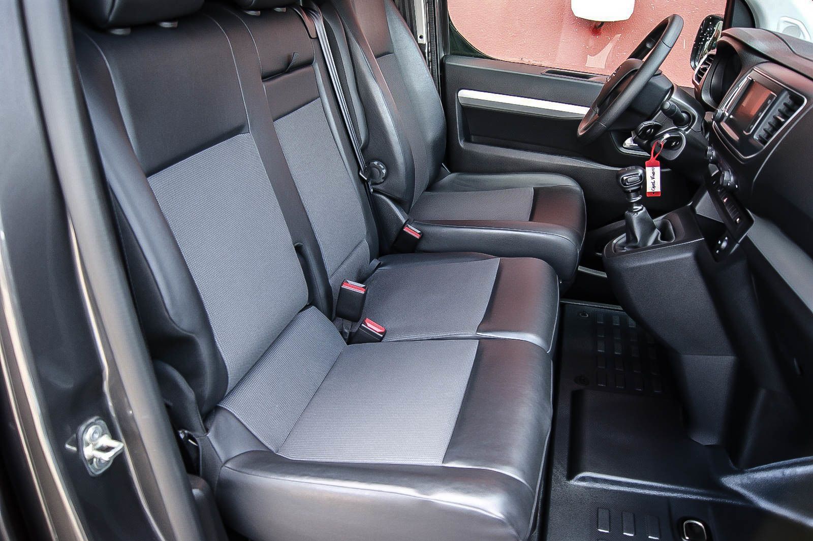 Fahrzeugabbildung Opel Vivaro Kasten 1.5d  Edition S Apple CarPlay ANHZ