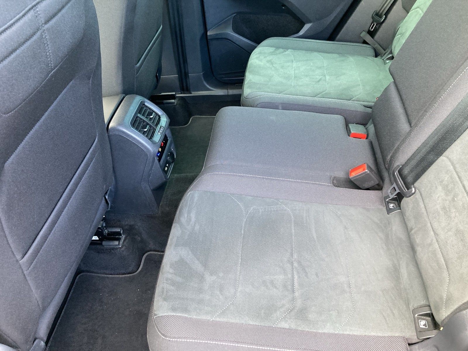 Fahrzeugabbildung Volkswagen Tiguan TSI Elegance 4M DSG Matrix Navi ACC STH A