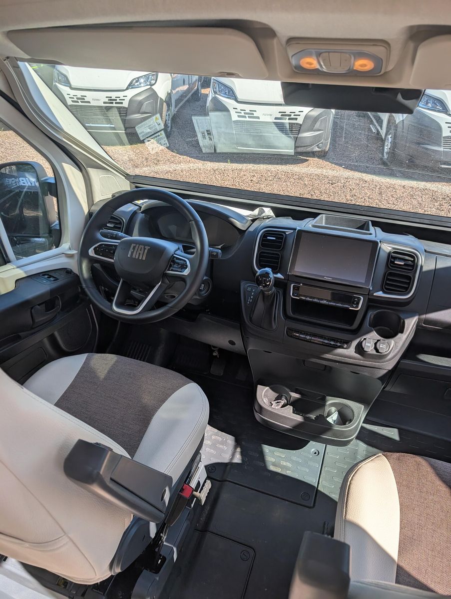 Fahrzeugabbildung Eura Mobil Van V 635 EB  Captain-Chair- Sitze, Skyroof, RFK