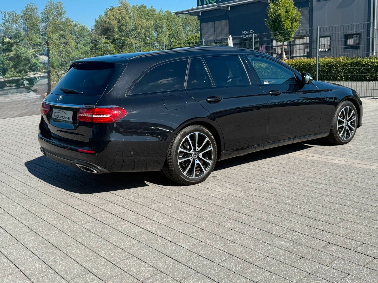 Fahrzeugabbildung Mercedes-Benz T-Modell E 200,Navi,Sitzh.