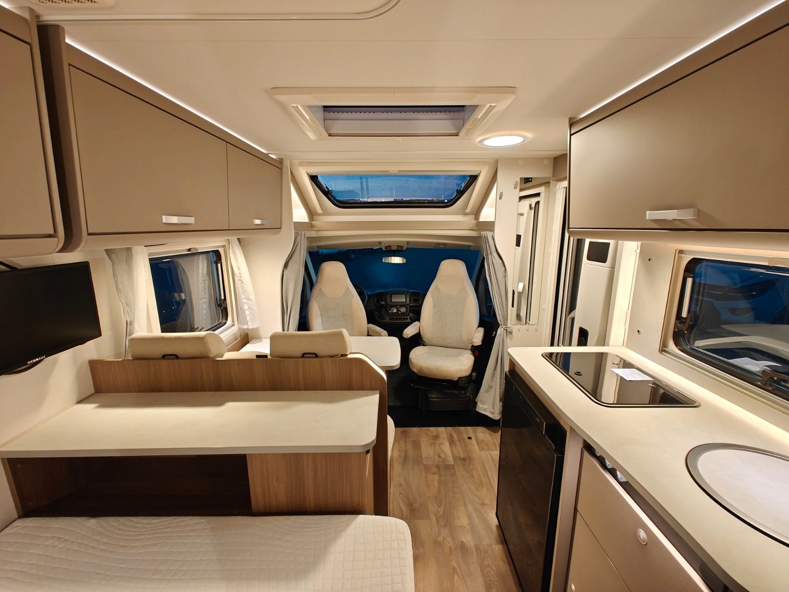 Fahrzeugabbildung Carado T-135 - SAT, TV, 2x Batterie, Solar, Automatik!