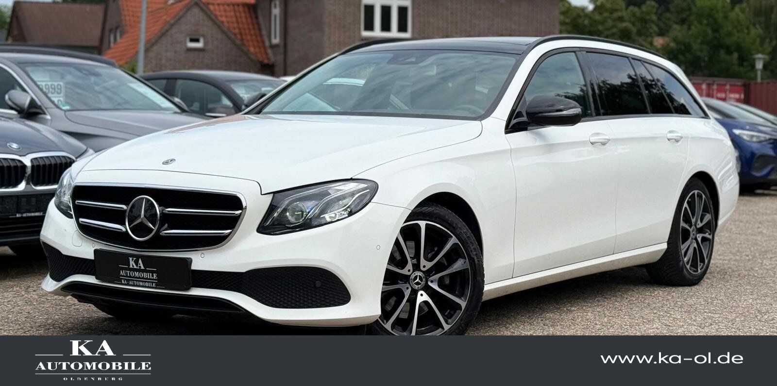 MERCEDES-BENZ E 220 T d Avantgarde Widescreen Pano Night Memor