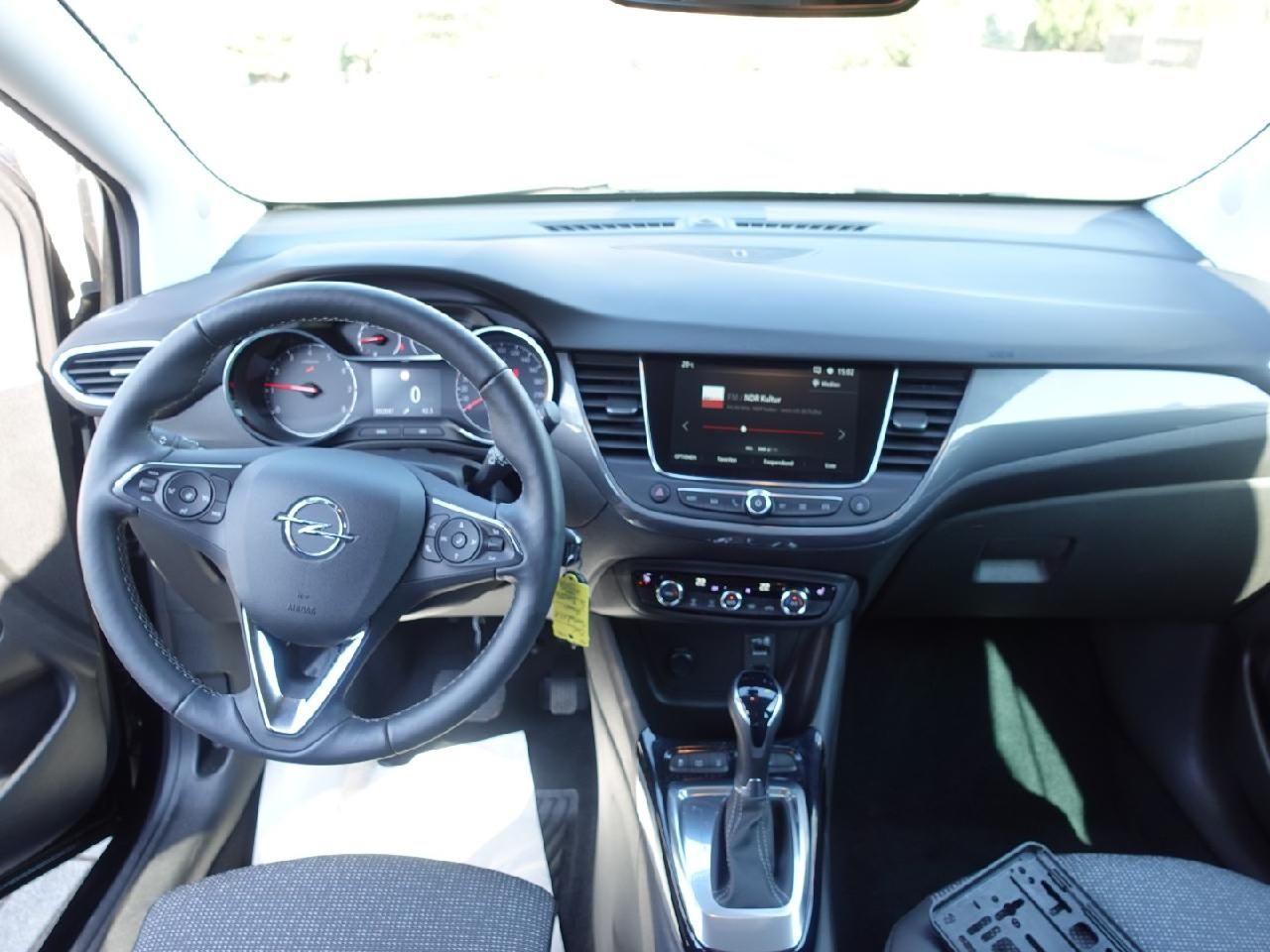 Fahrzeugabbildung Opel Crossland 1,2 Elegance Automatik Anhängerkupplun