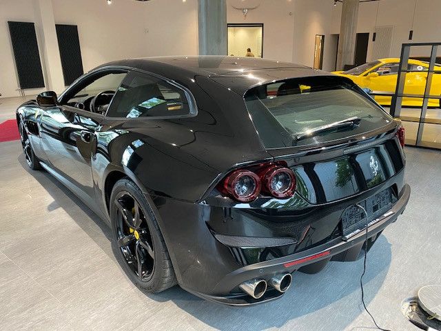 Fahrzeugabbildung Ferrari GTC4Lusso*LIFT*Folie*Pass-Display*7Jahre Mainten