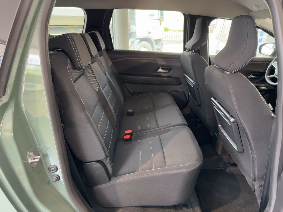 Fahrzeugabbildung Dacia Jogger Extreme+ TCe 110 7-Sitzer Navi SHZ Kamera