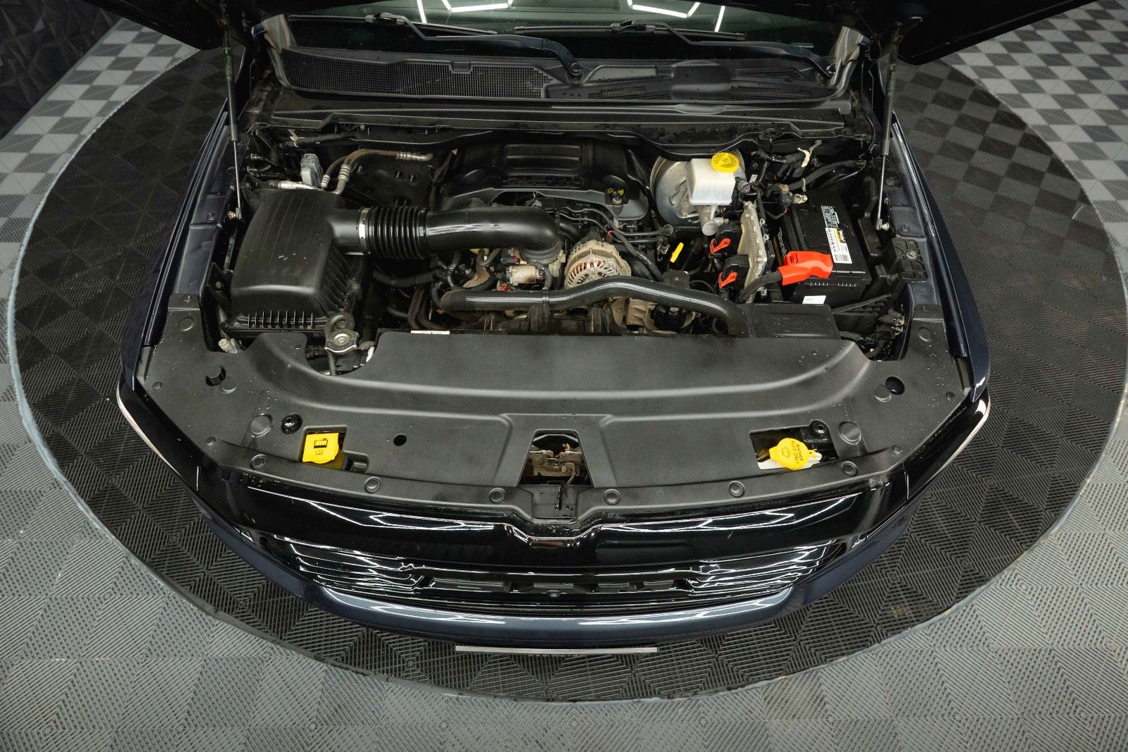 Fahrzeugabbildung Dodge RAM 5.7 V8 HEMI 4x4 OFFROAD Night Limited 19%