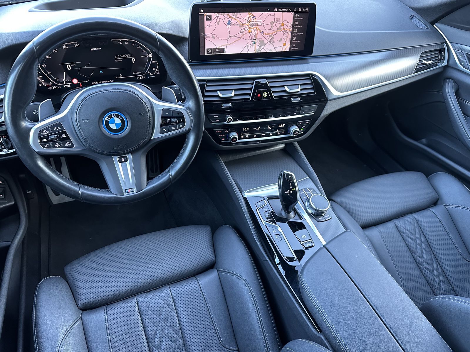 Fahrzeugabbildung BMW 530e Touring xD M-Sport Pro NAV+LASER+19ZOLL+HUD
