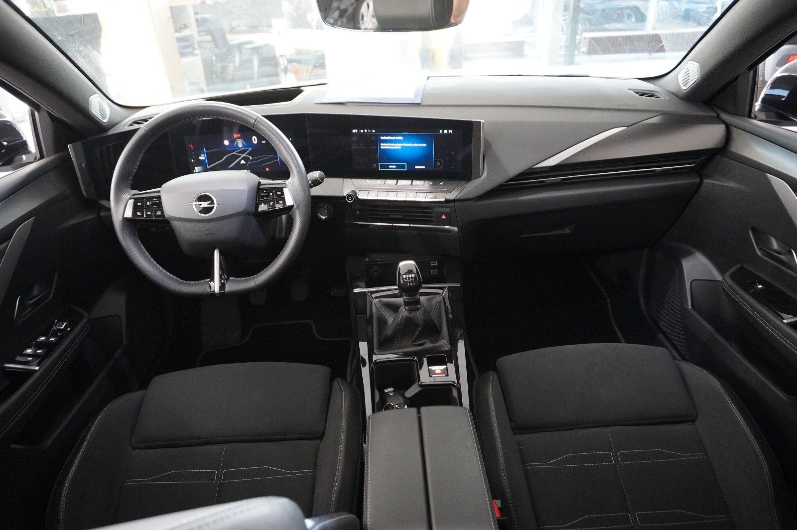 Fahrzeugabbildung Opel Astra L ST 1.2T GS SPORT NAVI/LED/360°/PANO/HUD