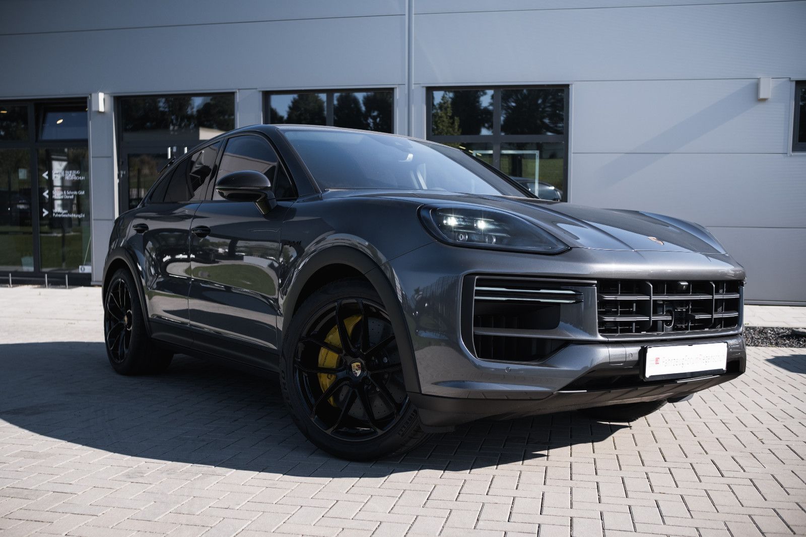 Fahrzeugabbildung Porsche Cayenne Coupe Turbo E-Hybrid-Inno-360-Kam.-PDCC